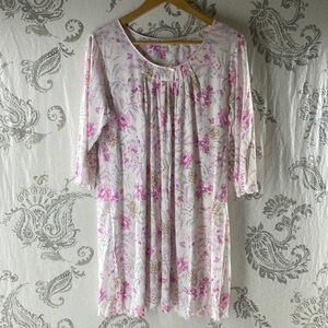 Miss Elaine Women's XL Pink Floral
Nightgown 3/4 Sleeve Knee Length